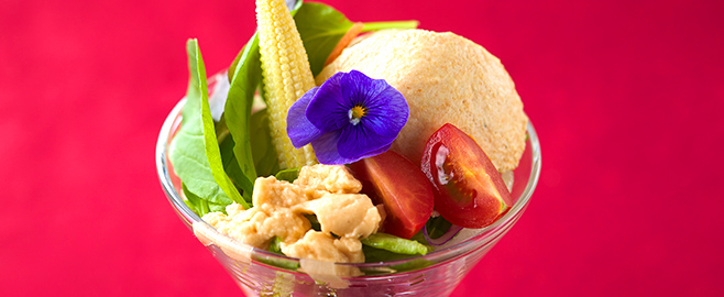 ポタージュジュレ・野菜を使ったムースを使用した新感覚のサラダです。